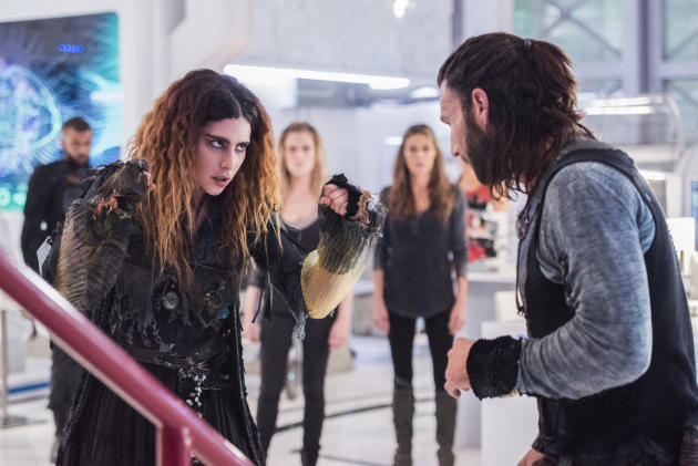 Fighting Roan — The 100 Season 4 Episode 8