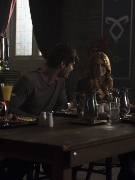 Group Breakfast - Shadowhunters Season 3 Episode 15