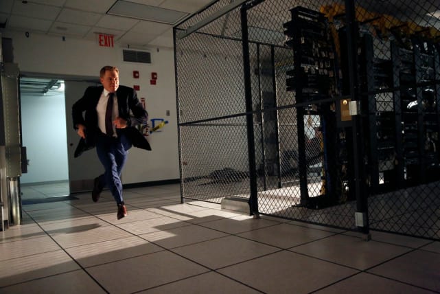 Ressler sprints forward - The Blacklist Season 4 Episode 16