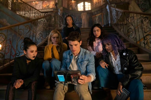 Reunited Runaways - Marvel's Runaways Season 3 Episode 3