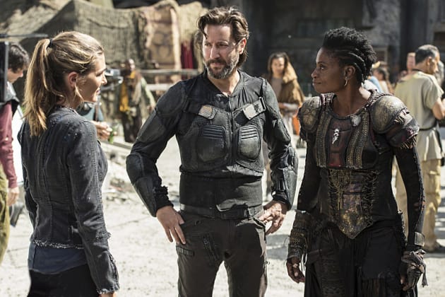 Kane, Indra, and Abby Chat - The 100 Season 3 Episode 3