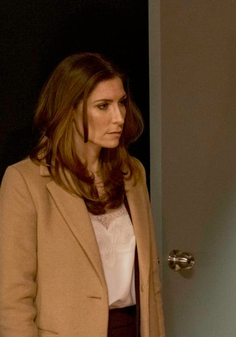 Susan Enters the Room - SurrealEstate Season 1 Episode 5