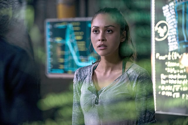 Working Against the Clock - The 100 Season 2 Episode 14