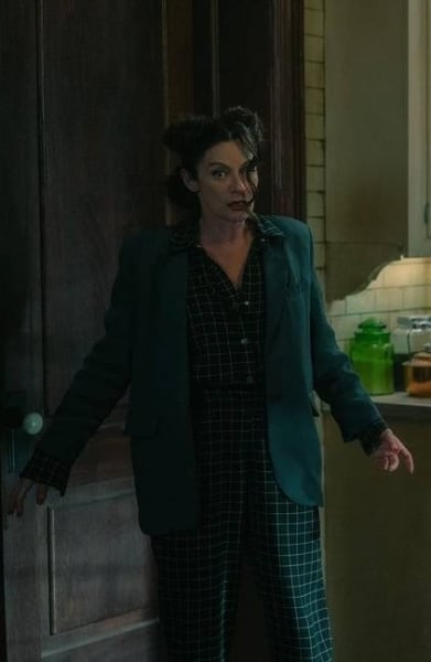 Staggered - Doom Patrol Season 3 Episode 7