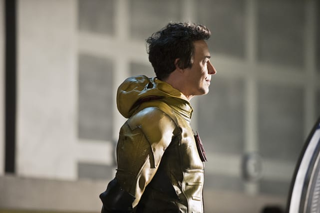 Suit Off - The Flash Season 1 Episode 23