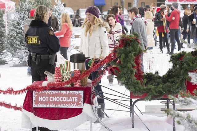 Serving Hot Chocolate - The Vampire Diaries Season 6 Episode 10