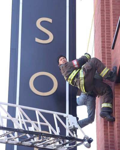 Kelly Climbs the Wall - Chicago Fire Season 12 Episode 2
