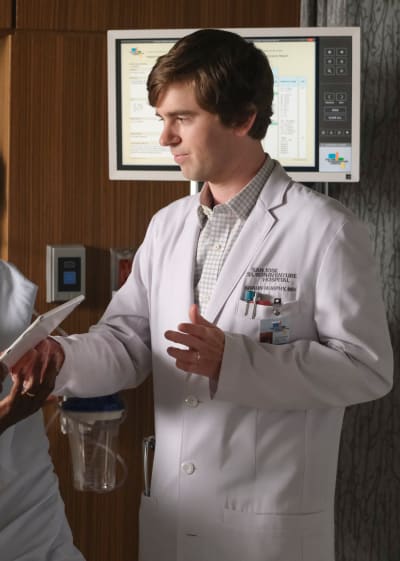 Shaun Treats a Well-Known Patient - The Good Doctor Season 6 Episode 3