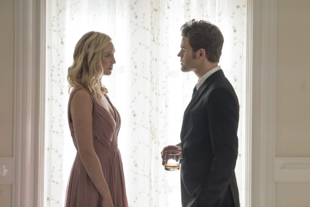 Stefan Returns to Mystic Falls - The Vampire Diaries Season 8 Episode 9
