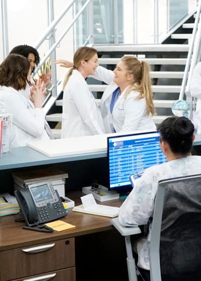 Taryn Hugs Mer - Tall  - Grey's Anatomy Season 16 Episode 9