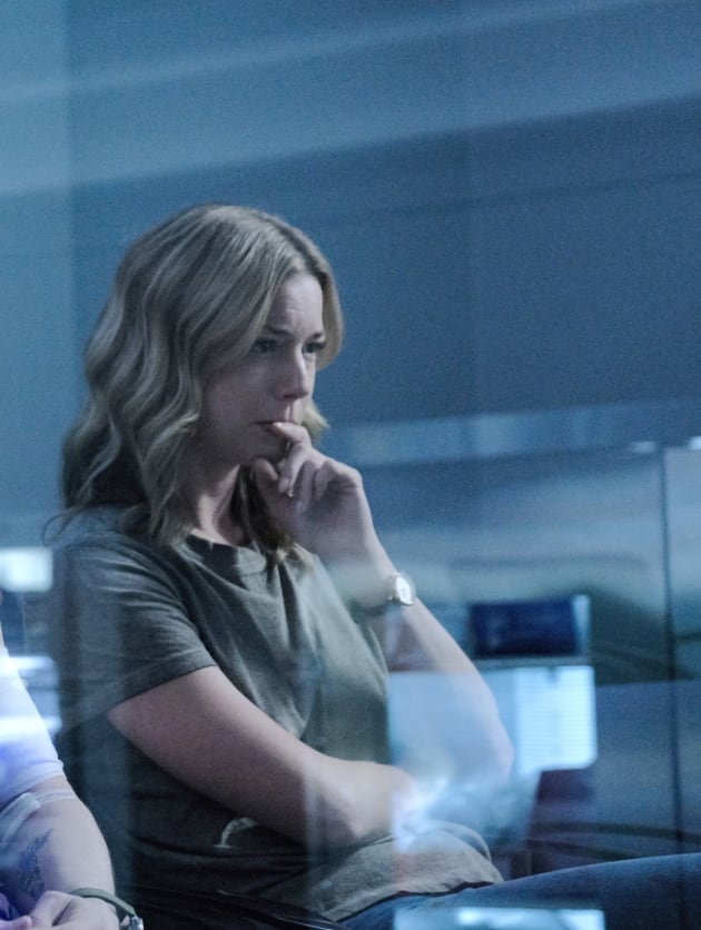 Nic Mourns - Tall - The Resident Season 3 Episode 1