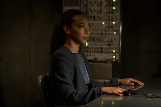 Reading Her In - Counterpart Season 2 Episode 1