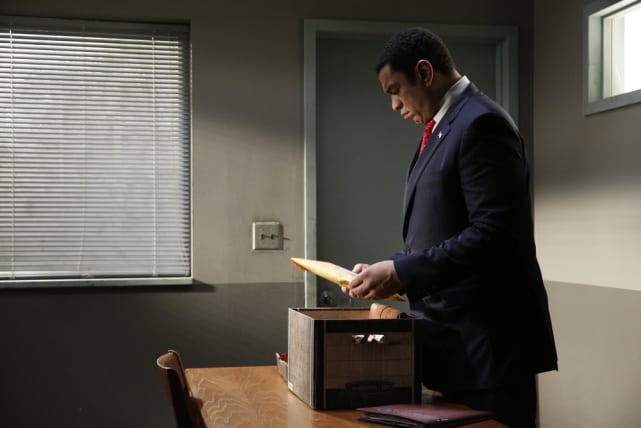 Harold uncovers a package - The Blacklist Season 4 Episode 22