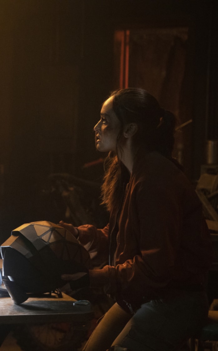 Raven Focues On The Mask The 100 Season 7 Episode 4 Tv Fanatic
