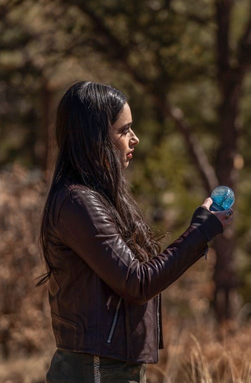 On Opposite Sides - Roswell, New Mexico Season 3 Episode 9