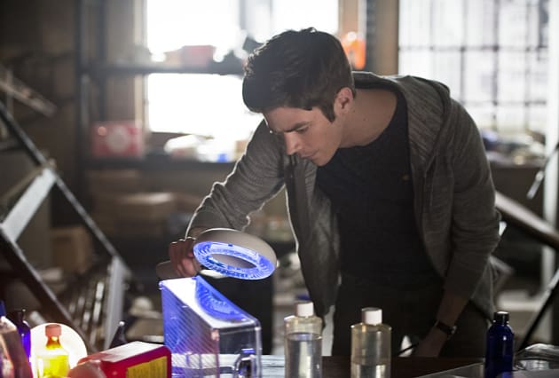 Clues! - The Flash Season 2 Episode 17