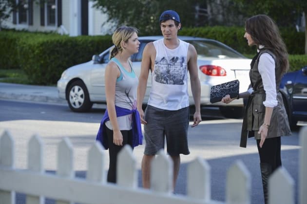 Interrupting the Run - Pretty Little Liars Season 5 Episode 10