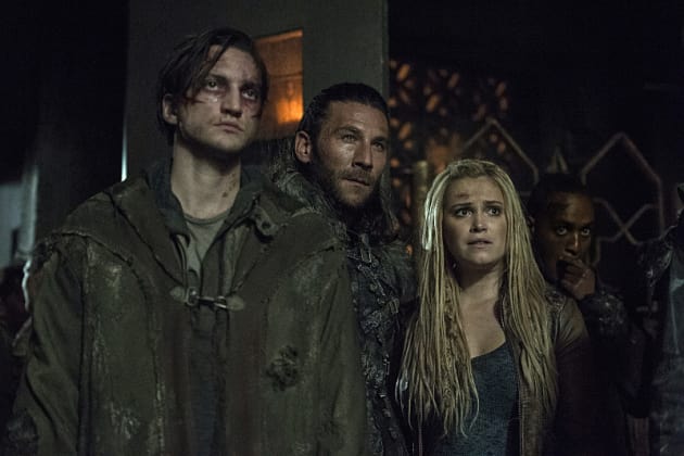 Roan's Got Clarke's Back? - The 100 Season 3 Episode 9