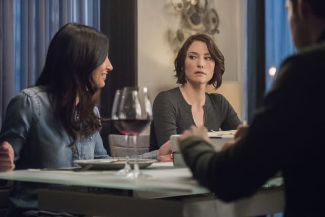Having dinner supergirl season 2 episode 19