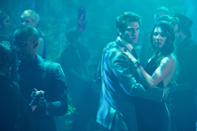 Stare Them Out! - Pretty Little Liars Season 6 Episode 9