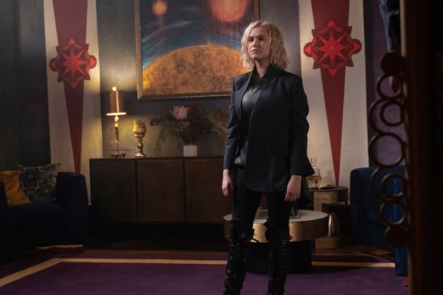 Clarke Griffin in Sanctum - The 100 Season 7 Episode 1