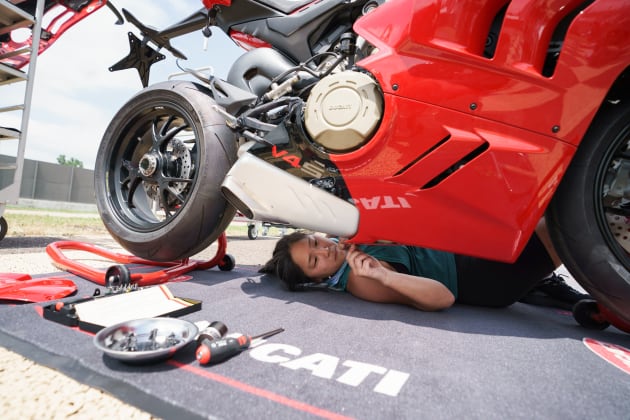 Building a Motorcycle The Amazing Race TV Fanatic