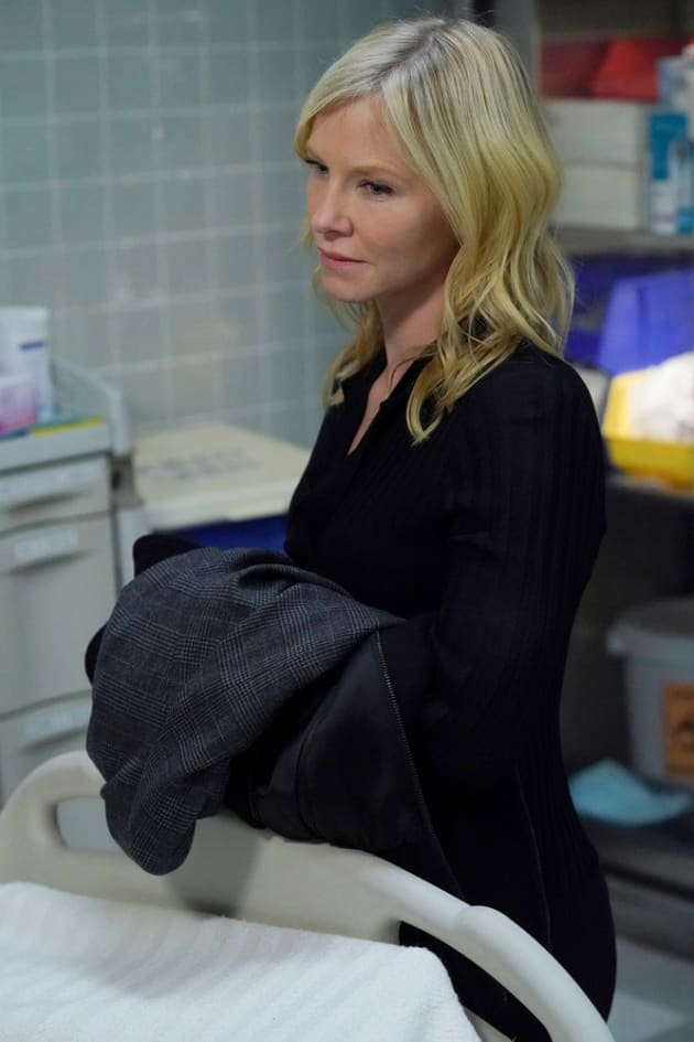 Investigating a Doctor - Law & Order: SVU Season 21 Episode 16