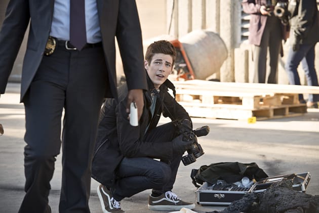 Getting Evidence The Flash Season 1 Episode 7 TV Fanatic