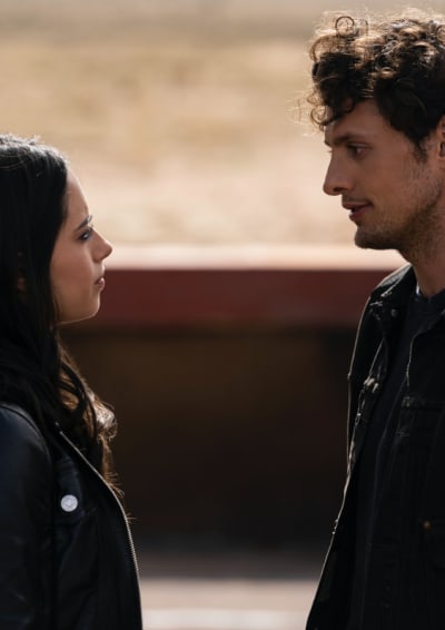 Liz and Michael Join Forces - Roswell, New Mexico Season 1 Episode 8