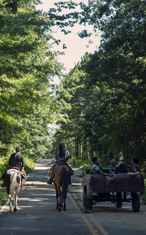 Escort - The Walking Dead Season 9 Episode 7