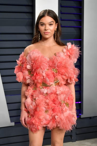 Hailee Steinfeld Attends 2019 Vanity Fair Party