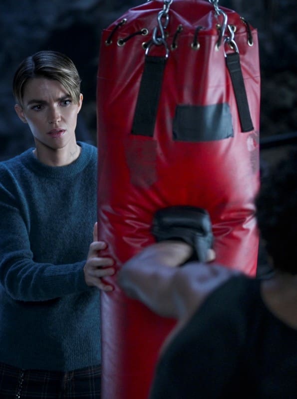 Steady On - Batwoman Season 1 Episode 17