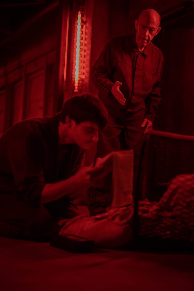 On the Hunt - Counterpart Season 2 Episode 5