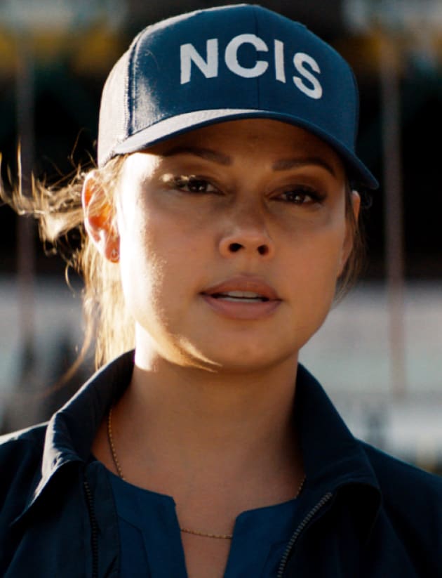 Jane Searches - NCIS: Hawai'i Season 1 Episode 3