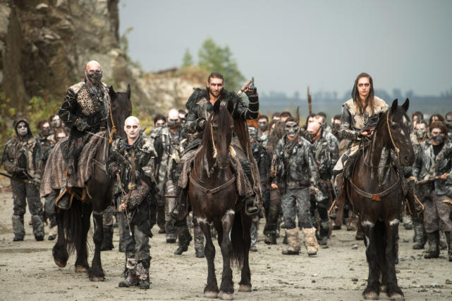 The 100 Photos from "The Tinder Box" - TV Fanatic