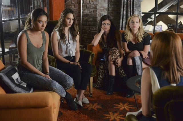 Listening Intently - Pretty Little Liars Season 5 Episode 18