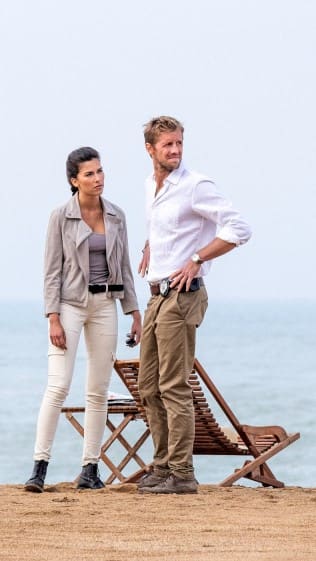 A Beach Encounter - Blood & Treasure Season 1 Episode 13