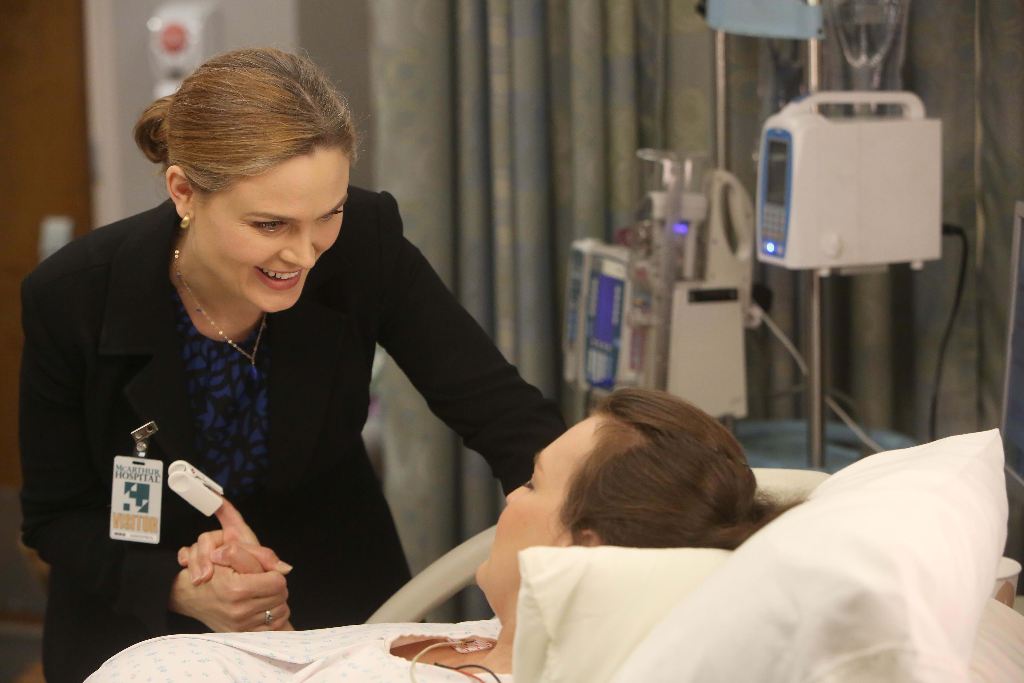 Brennan Helps Daisy During Labor Bones Season 10 Episode 8 Tv Fanatic