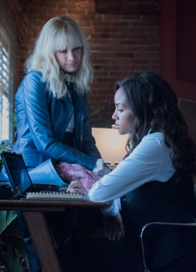 Teaming Up? - Batwoman Season 2 Episode 4