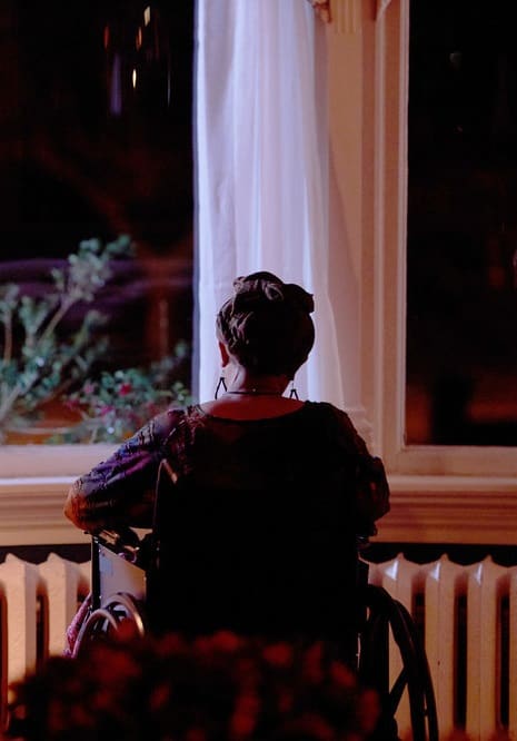 Aunt Ruby Looks Out the Window - SurrealEstate Season 1 Episode 9