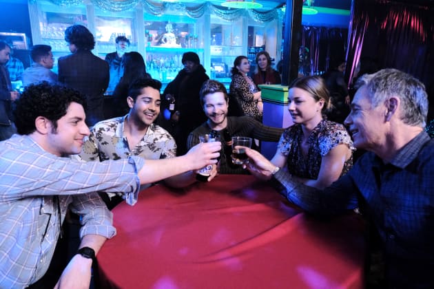 Getting Drinks with the Gang - The Resident Season 3 Episode 17