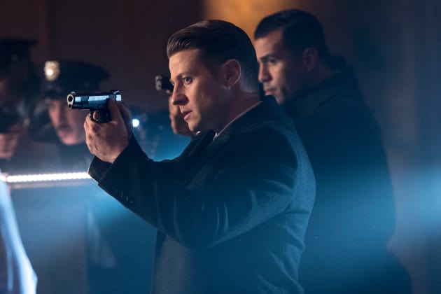 Jim Chases the Bad Guys - Gotham Season 4 Episode 14