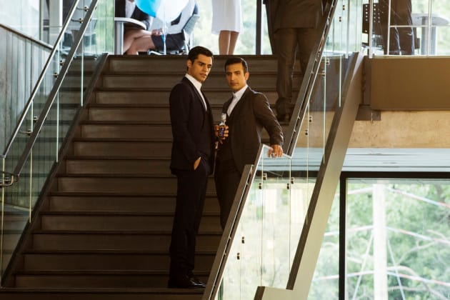 Ben on the lookout - Incorporated Season 1 Episode 7