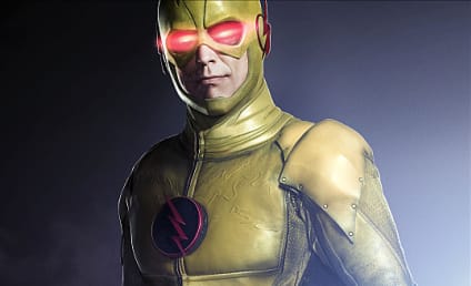 The Flash First Look: Tom Cavanaugh as Reverse Flash!