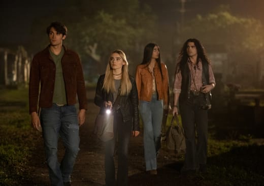 Hunters Together - The Winchesters Season 1 Episode 1