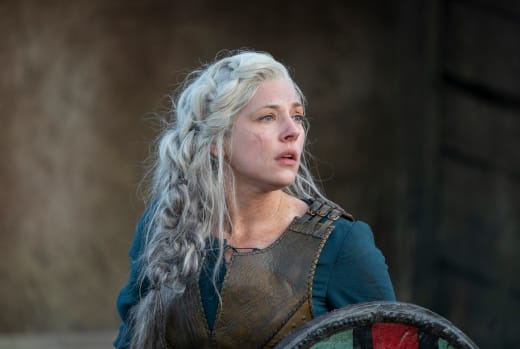 Lagertha Prepares for the End - Vikings Season 6 Episode 4