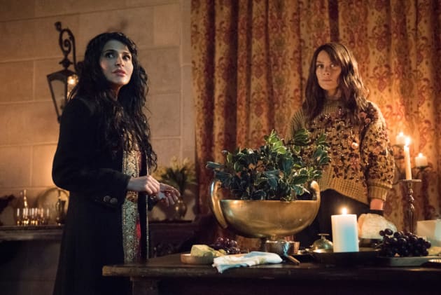 Preparing for Dinner - Batwoman Season 2 Episode 7