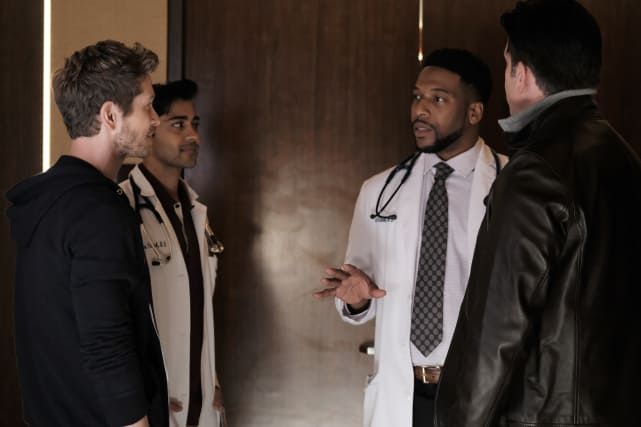 Meeting of the minds the resident s1e7