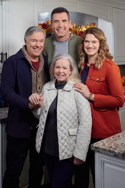 The Family Who Spies Together - Hallmark Channel Season 1 Episode 6