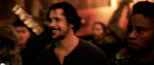 Gif coup de coeur  - Page 22 Happiness-after-battle-the-100-s5e10